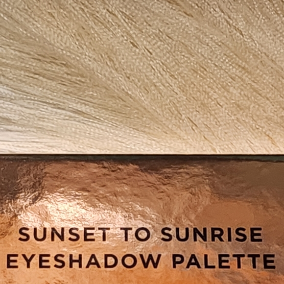 ICONIC LONDON Sunset To Sunrise Eyeshadow Palette Included 20 Shades - Picture 2 of 8
